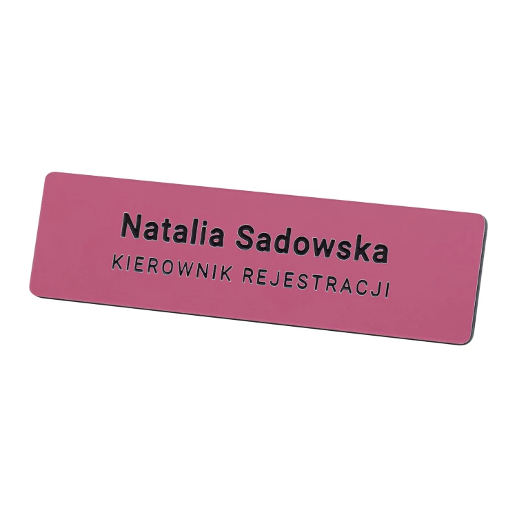 Identyfikator dla pracownika - różowy z czarnym grawerem - 69x19mm - rogi zaokrąglone - ID140
