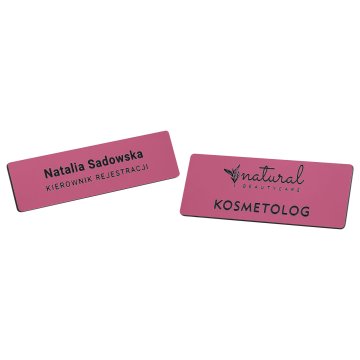 Identyfikator dla pracownika - różowy z czarnym grawerem - 69x19mm - rogi zaokrąglone - ID140