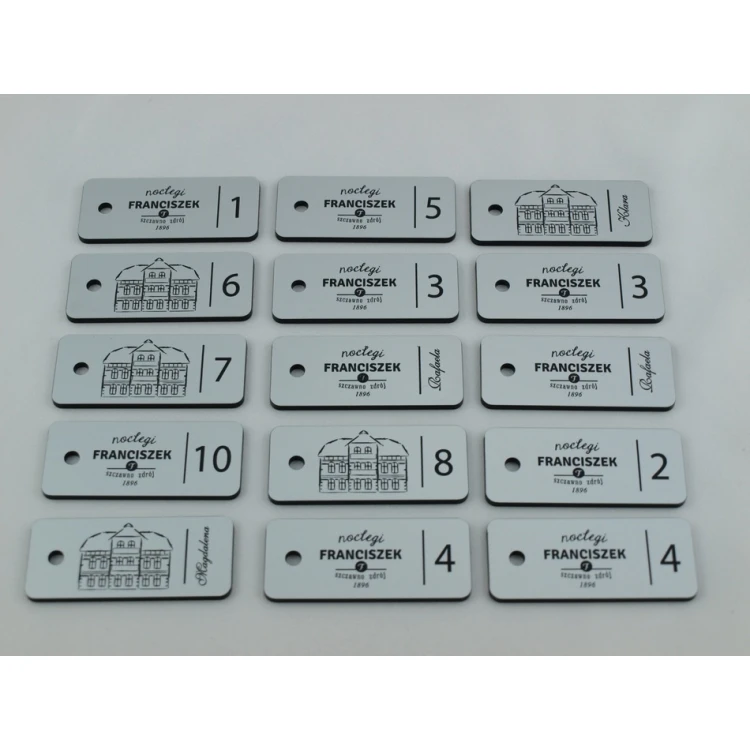 Breloczki do kluczy - TROGIR srebrny mat - 70x30mm