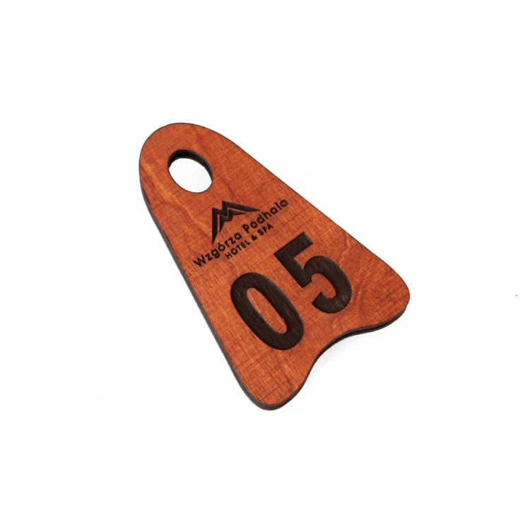 Brelok drewniany Ikar 1 kolor oranż wym. 80x50mm - BD037