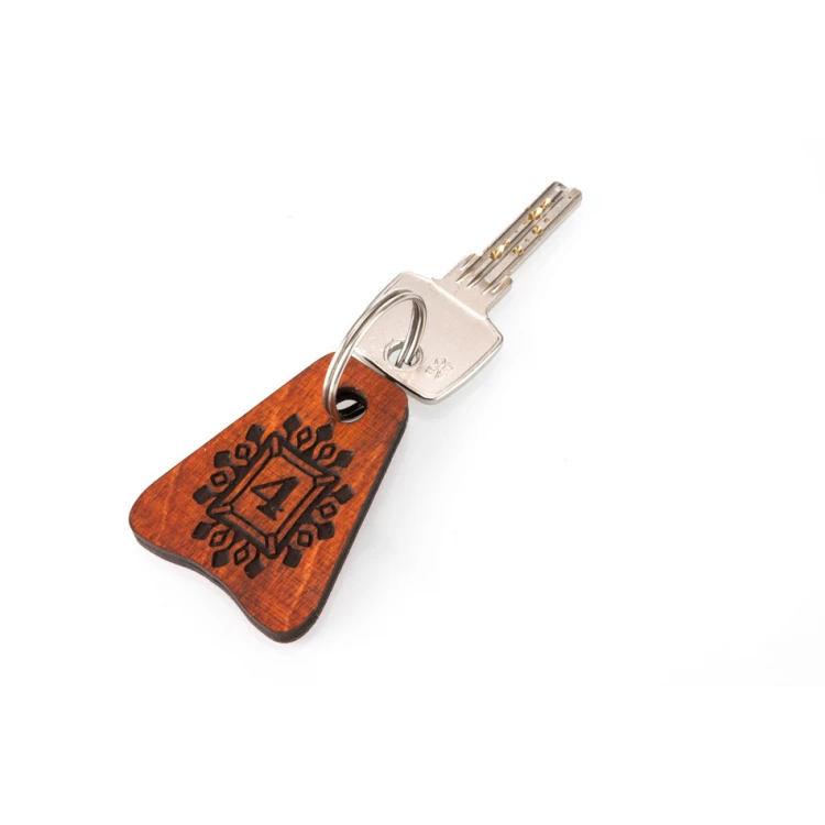 Brelok drewniany - Jaś 1 kolor oranż wym. 50x38mm - BD042