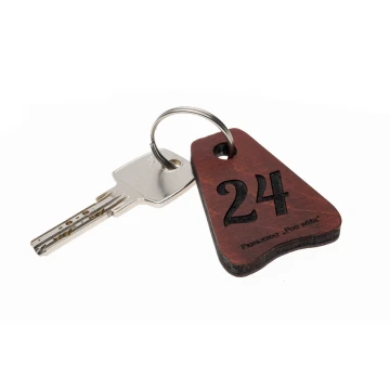 Brelok drewniany Jaś 4 - kolor jasny orzech - wym. 50x38mm - BD070