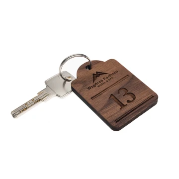 Brelok drewniany Mini retro 8 - lite drewno orzech - wym. 65x45mm - BD091