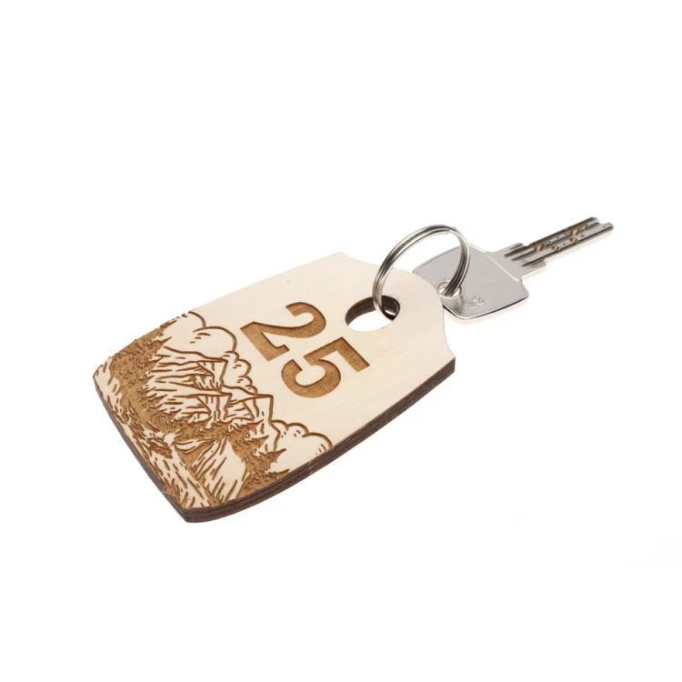 Brelok drewniany Pirat 6 - kolor biały - wym. 80x55mm - BD061
