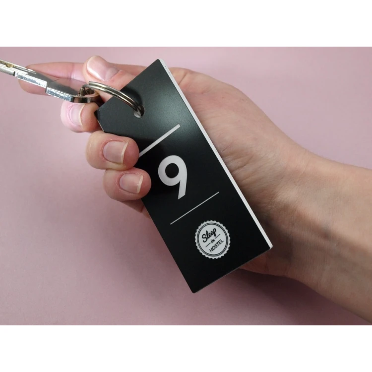 Brelok z laminatu grawerskiego - BLACK & WHITE TOMBREL