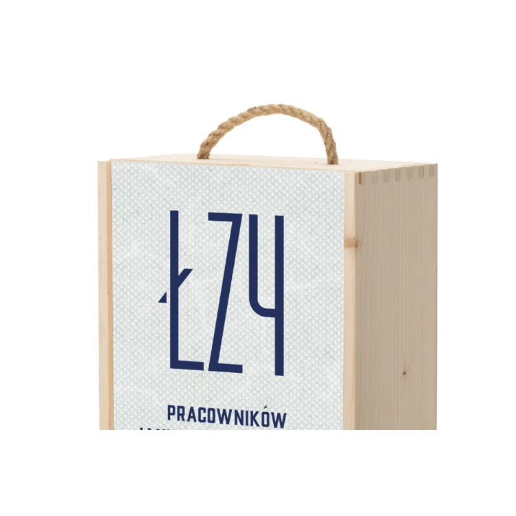 Drewniana skrzynka na wódkę z kompletem 6 kieliszków - Prezent dla szefa - SK070