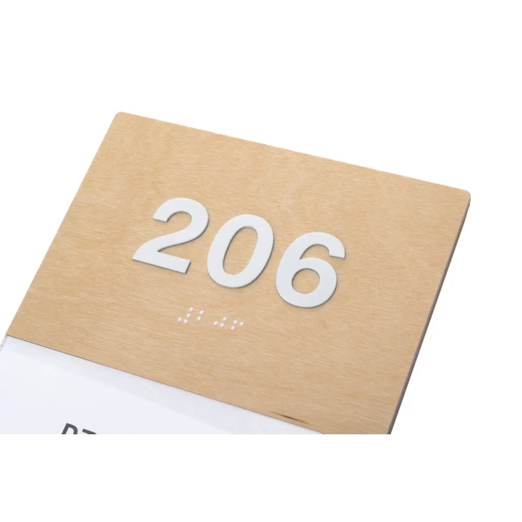 Drewniana tabliczka przydrzwiowa z okienkiem i alfabetem Braille'a - wym. 148x210mm - SPD042