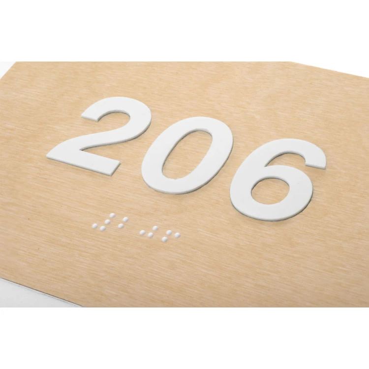 Drewniana tabliczka przydrzwiowa z okienkiem i alfabetem Braille'a - wym. 148x210mm - SPD042