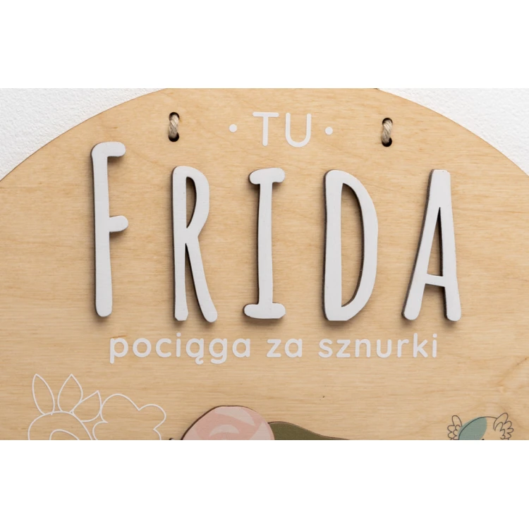 Drewniana tabliczka z imieniem dziecka - Sarenka - średnica 290mm - NAP070