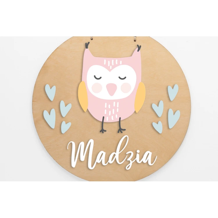 Drewniana tabliczka z imieniem dziecka - Sowa - średnica 290mm - NAP047