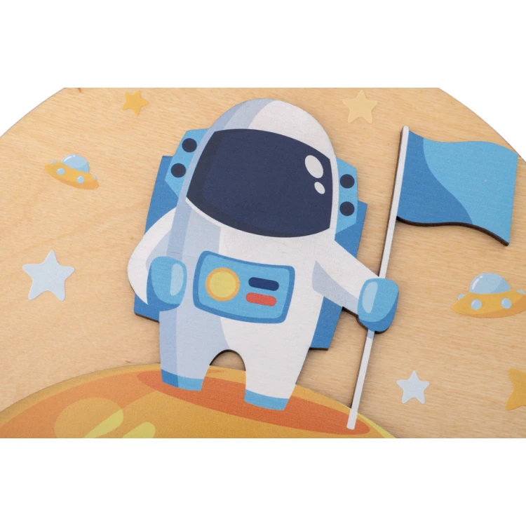 Drewniana tabliczka z imieniem dziecka - Astronauta - średnica 290mm - NAP036