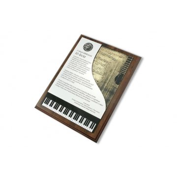 DYPLOM DLA PIANISTY GRAWEROWANY LASEREM - pionowy - SL039