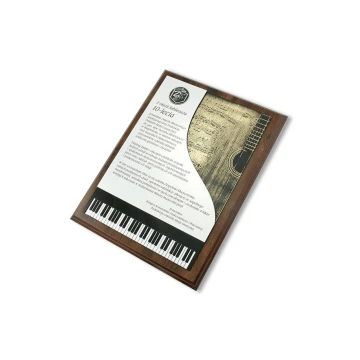 DYPLOM DLA PIANISTY GRAWEROWANY LASEREM - pionowy - SL039