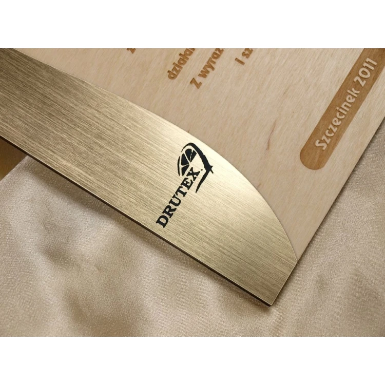 Dyplom drewniany grawerowany z laminatem - wymiary 275x190mm - DRE001