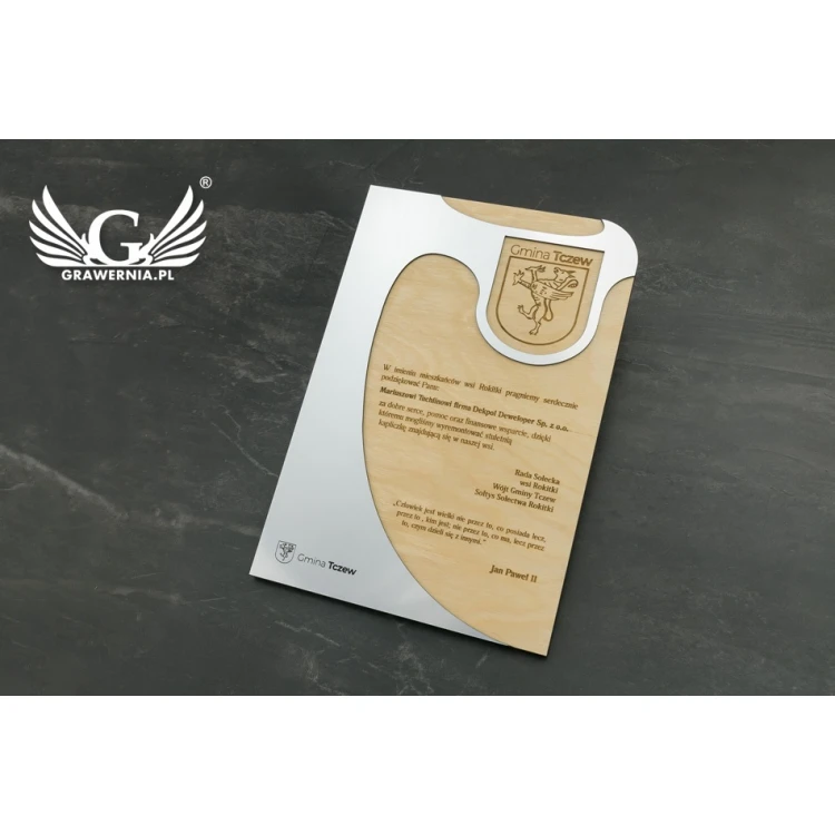 Dyplom drewniany grawerowany z laminatem - wymiary 279x192mm - DRE012