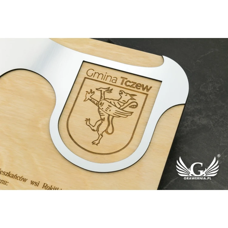 Dyplom drewniany grawerowany z laminatem - wymiary 279x192mm - DRE012