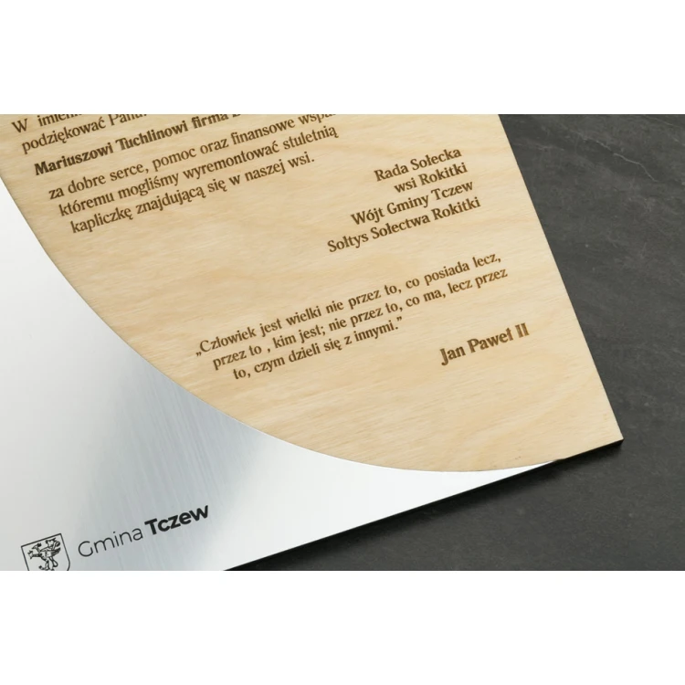 Dyplom drewniany grawerowany z laminatem - wymiary 279x192mm - DRE012