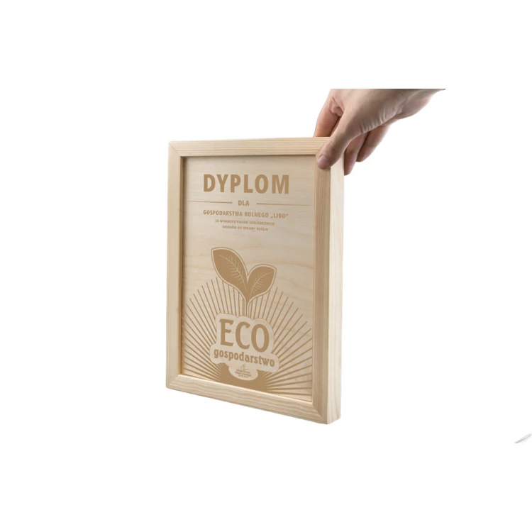 Dyplom EKO w drewnianej ramie - A4 - grawerowany laserem - NAT015