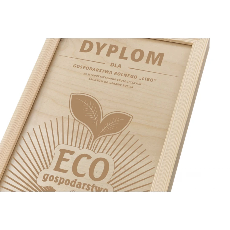 Dyplom EKO w drewnianej ramie - A4 - grawerowany laserem - NAT015