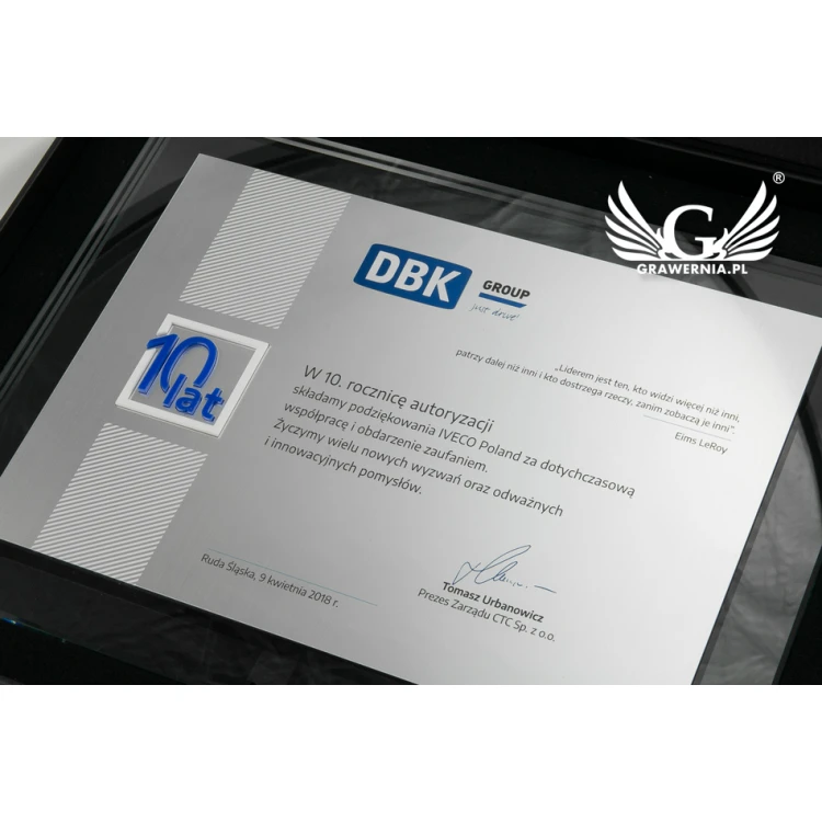 Dyplom jubileuszowy - poziomy - kolorowy druk UV i wypukły logotyp - DUV027