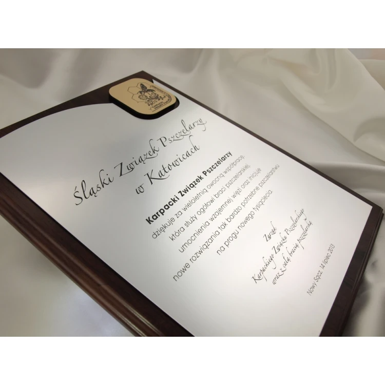 DYPLOM - LIST GRATULACYJNY GRAWEROWANY LASEREM - pionowy - SL059