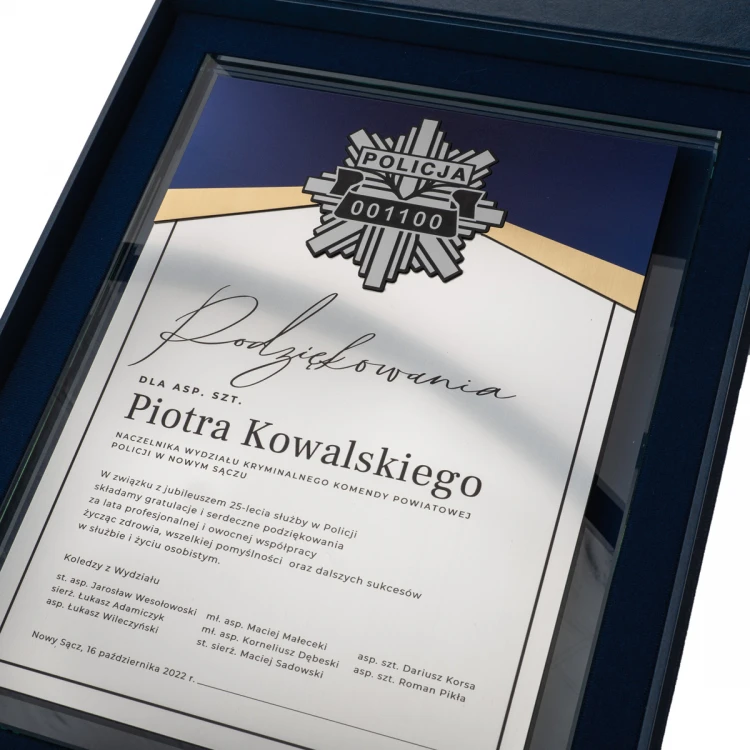 Dyplom szklany - 25 lecie służby w Policji - pionowy - druk UV i grawer - DUV089