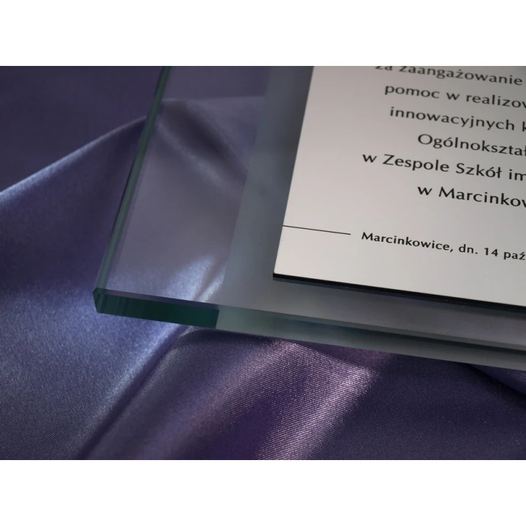 DYPLOM SZKLANY z herbem szkoly - DSZ016