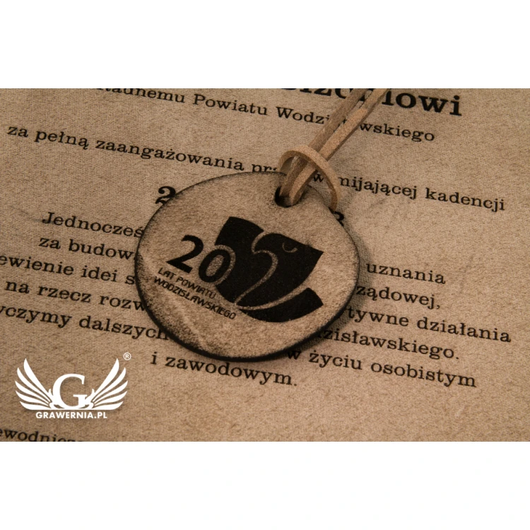 Dyplom ze skóry wiązany rzemykiem - DSK007
