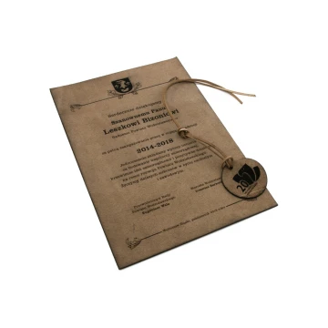 Dyplom ze skóry wiązany rzemykiem - DSK007