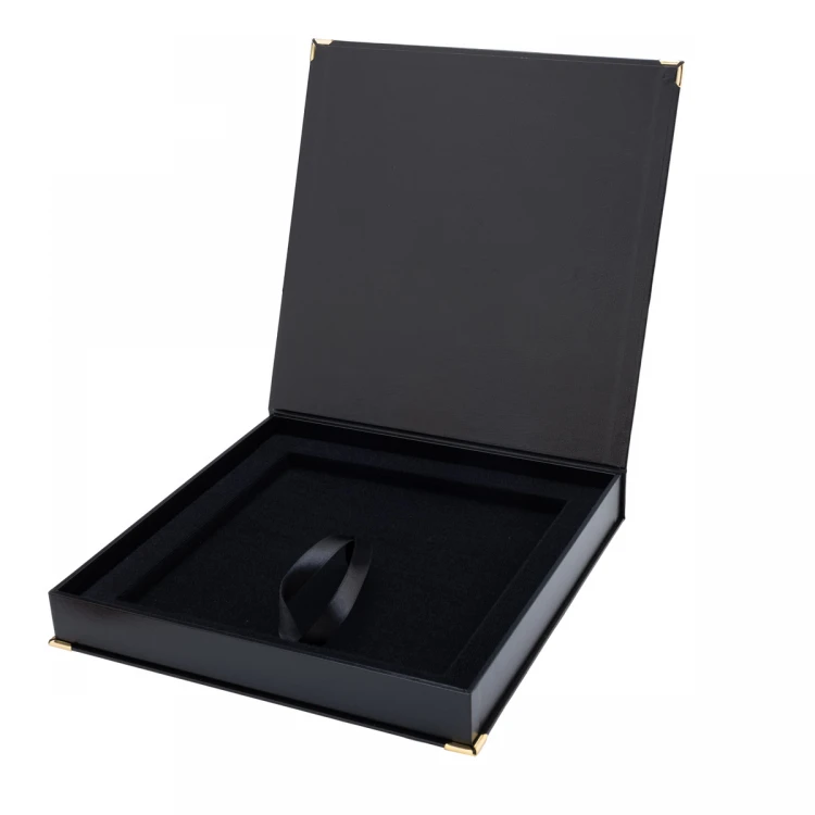 ETUI CZARNE KWADRATOWE do dyplomu 200x200mm