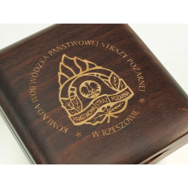 Kasetka etui drewniane z dwoma gniazdami na medal o średnicy 70mm - KAS05