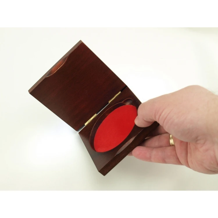 Kasetka etui drewniane z dwoma gniazdami na medal o średnicy 70mm - KAS05