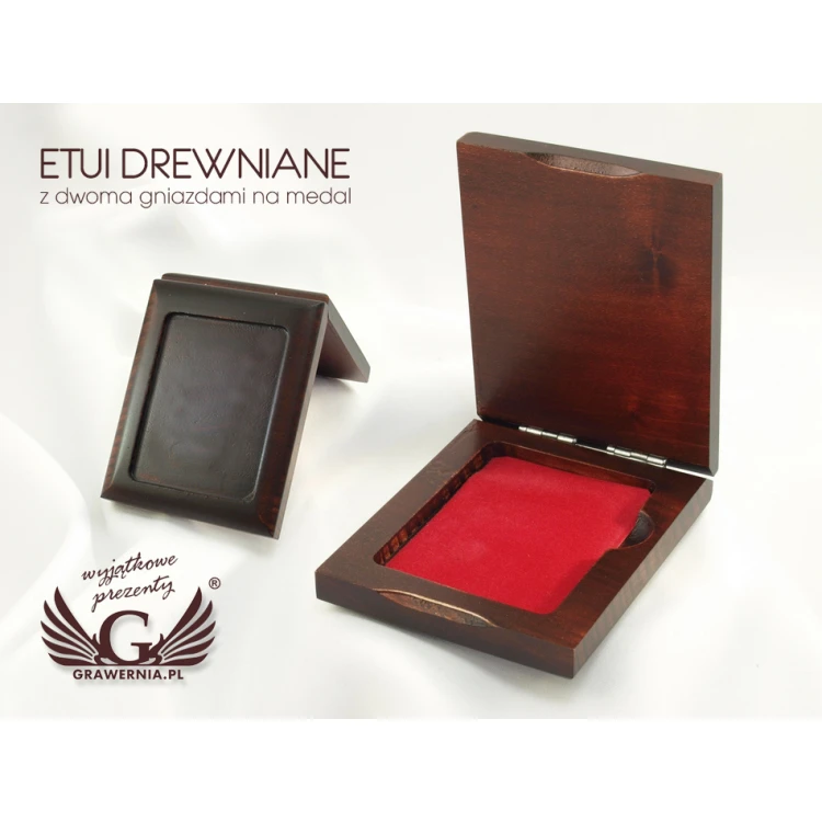 Kasetka etui drewniane z podwójnym gniazdem na medal o wymiarach 51x68mm