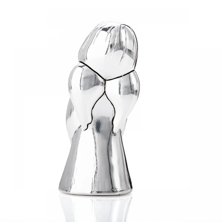 Figurka aniołka trzymającego serce -  Pamiątka Pierwszej Komunii Świętej -  wys. 10cm - R17888