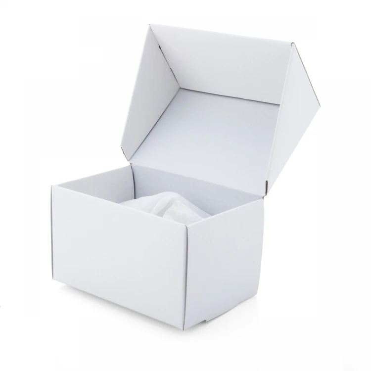 Figurka aniołka trzymającego serce -  Pamiątka Pierwszej Komunii Świętej -  wys. 10cm - R17888