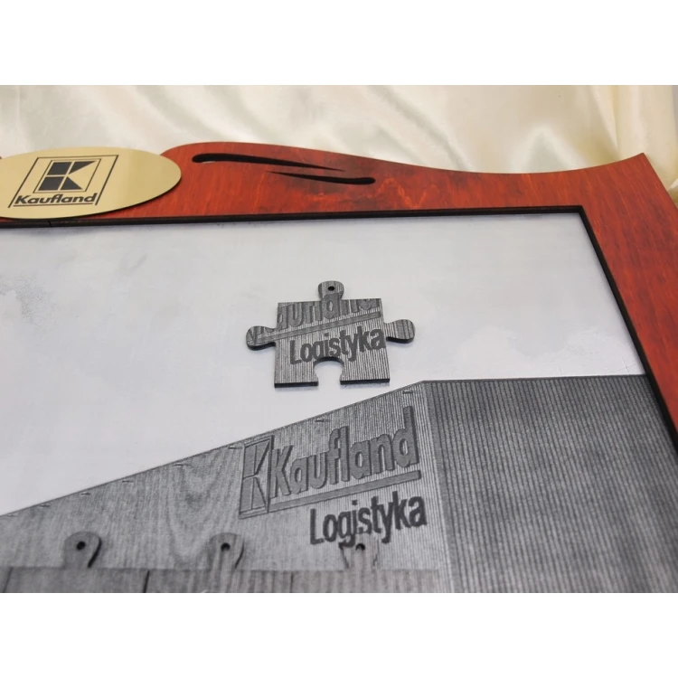 FOTO PUZZLE z dowolną fotografią w ramie drewnianej