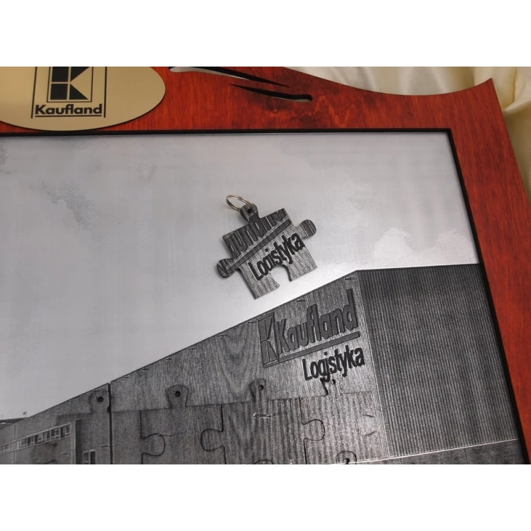 FOTO PUZZLE z dowolną fotografią w ramie drewnianej