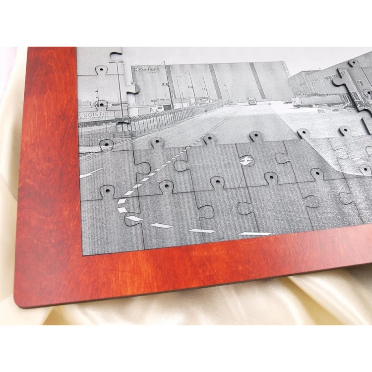 FOTO PUZZLE z dowolną fotografią w ramie drewnianej
