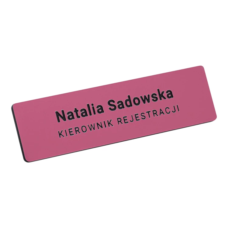 Identyfikator dla pracownika - różowy z czarnym grawerem - 69x19mm - rogi zaokrąglone - ID140