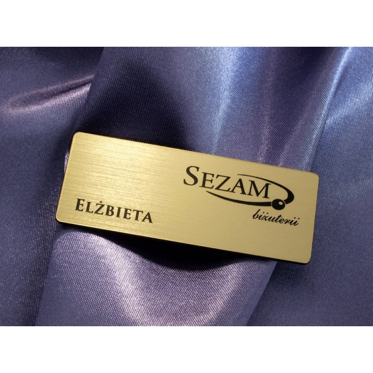 Identyfikator dla pracownika - Złoty z czarnym grawerem - 66x26mm - rogi zaokrąglone - ID019