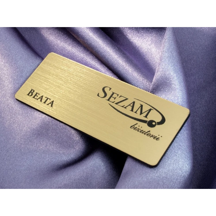 Identyfikator dla pracownika - Złoty z czarnym grawerem - 66x26mm - rogi zaokrąglone - ID019