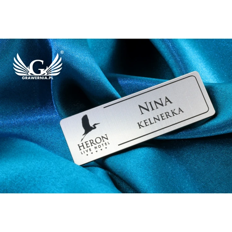 Identyfikator dla pracownika - Srebrny z czarnym grawerem - 60x20mm - rogi zaokrąglone - ID026