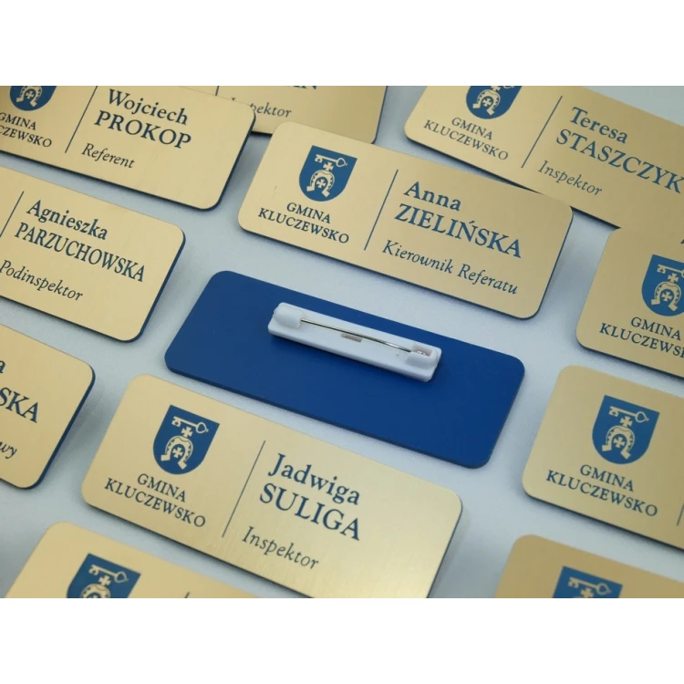 Identyfikator dla pracownika - Złoty z niebieskim grawerem - ID015