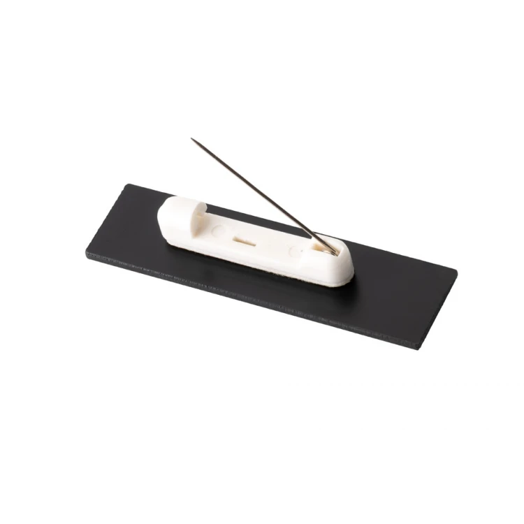 Identyfikator dla pracownika - złoty lub srebrny laminat z czarnym grawerem - 75x30mm - ID016