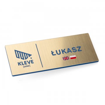 Identyfikator dla pracowników wielojęzycznych - Złoty z niebieskim grawerem i nadrukiem UV - ID138 