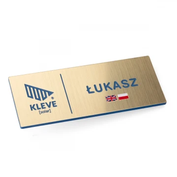 Identyfikator dla pracowników wielojęzycznych - Złoty z niebieskim grawerem i nadrukiem UV - ID138 