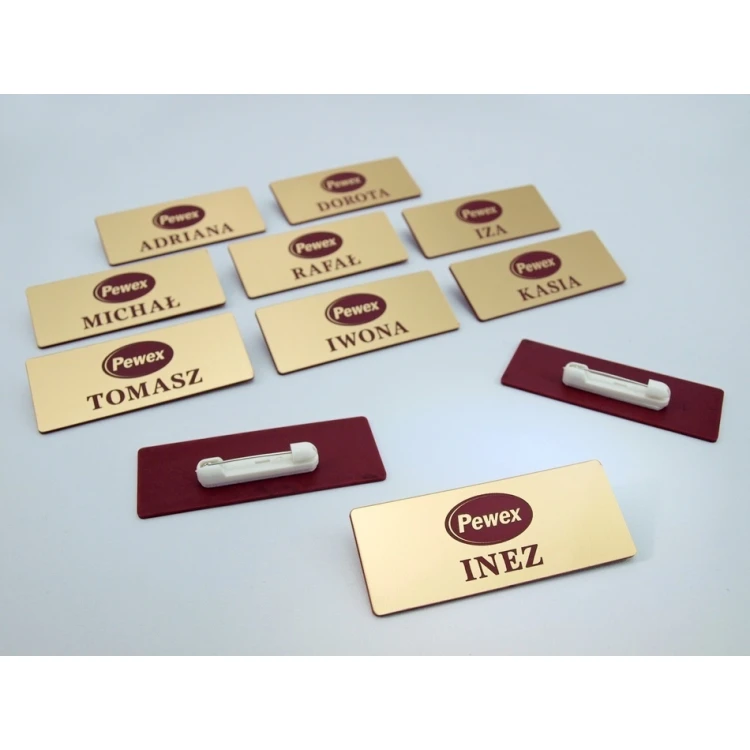 Identyfikator hotelowy - Złoty z czerwonym grawerem - 75x30mm - ID017