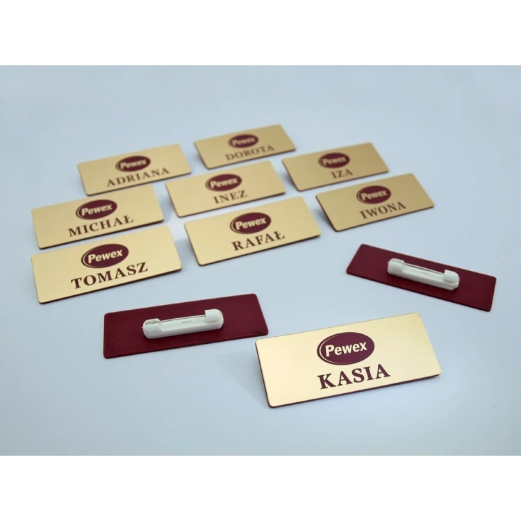 Identyfikator hotelowy - Złoty z czerwonym grawerem - 75x30mm - ID017