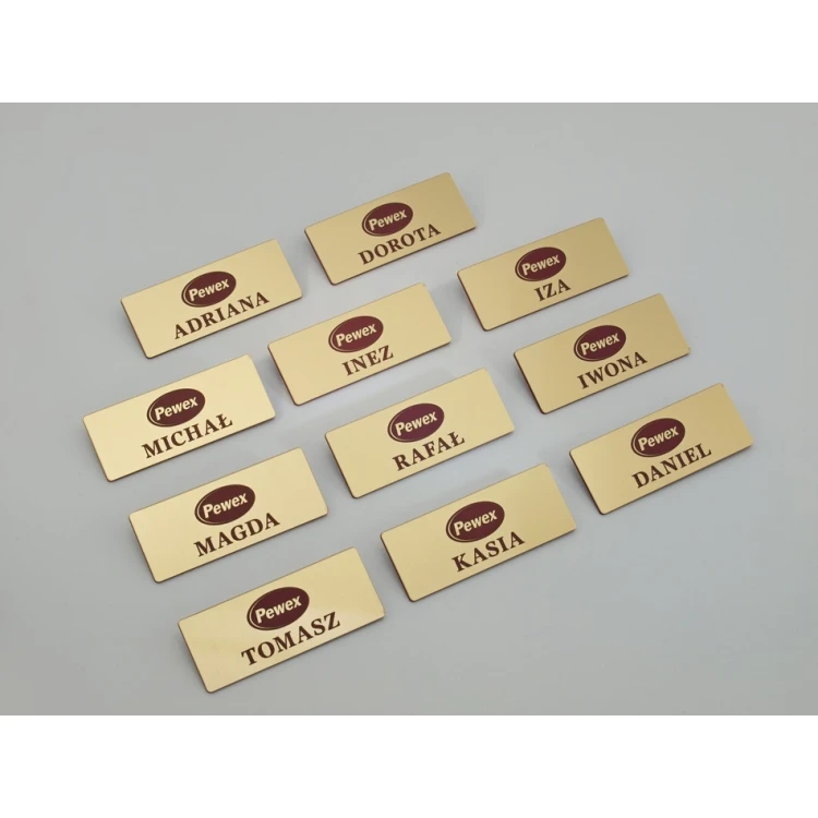 Identyfikator hotelowy - Złoty z czerwonym grawerem - 75x30mm - ID017