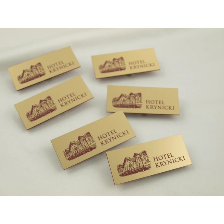 Identyfikator hotelowy - Złoty z czerwonym grawerem - 75x30mm - ID017
